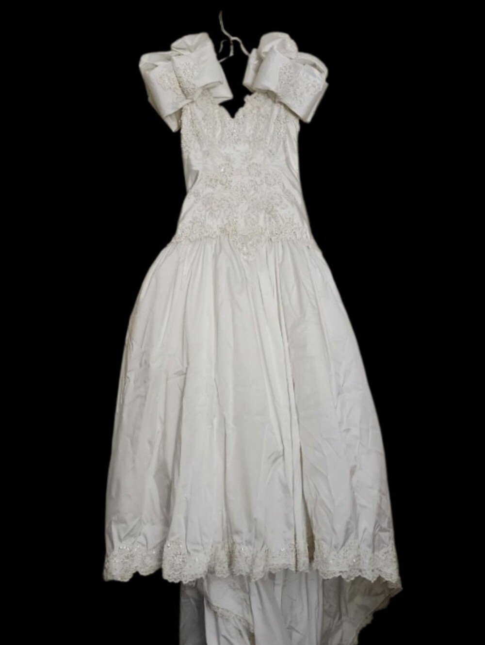 Vintage Off-Shoulder White Beaded Wedding Dress with Puff Sleeves Sz 8 (4-6)